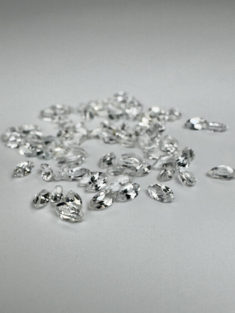 Topaz biały markiza fasetowany 4x2 mm