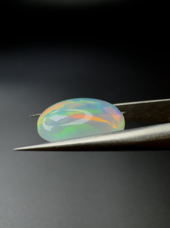 Opal naturalny kaboszon owal 14,20 x 11,12 mm