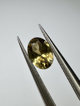 Turmalin fasetowany oliwkowy owal 6x4 mm