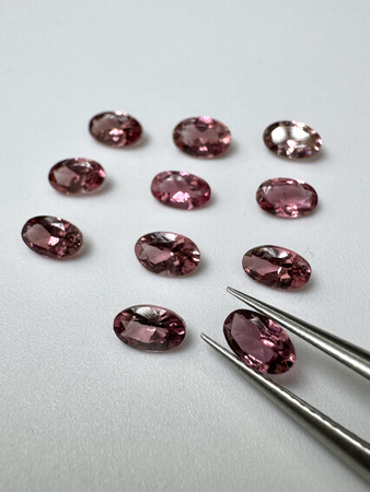 Turmalin fasetowany różowy owal 5 x 3 mm