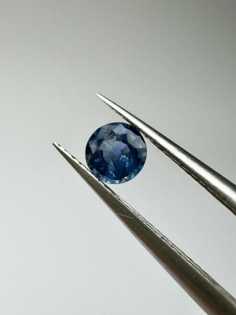 Szafir niebieski naturalny fasetowany okrągły fi 4,45 mm