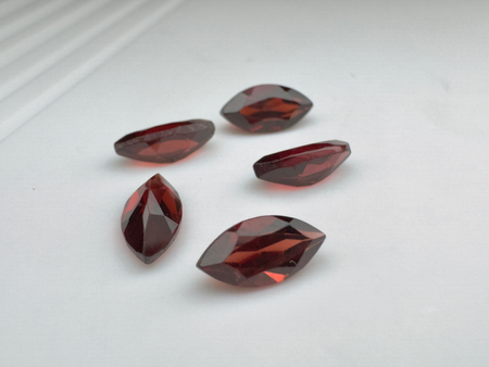 Granat rodolit markiza fasetowany 8x4 mm