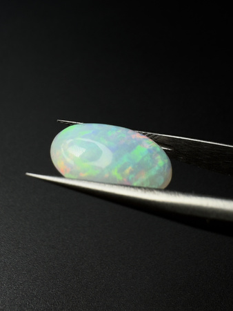 Opal naturalny kaboszon owal 15,09 x 11,80 mm
