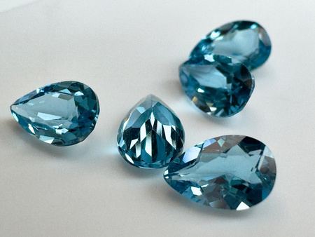 Topaz niebieski gruszka fasetowany 6x4 mm