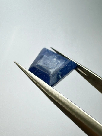 Szafir niebieski nieregularny fasetowany 23x15,9 mm