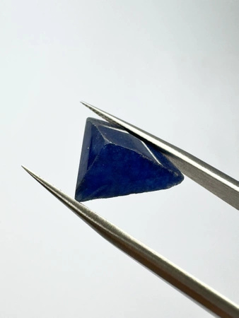 Szafir niebieski nieregularny fasetowany 14,4x12,5 mm