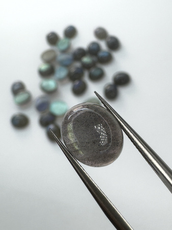 Labradoryt naturalny kaboszon owal 11x9 mm