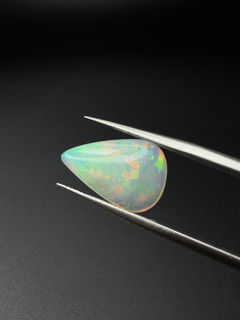 Opal naturalny kaboszon gruszka 16,55 x 10,70 mm