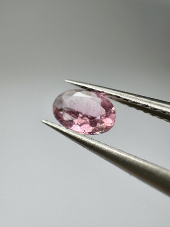 Turmalin fasetowany różowy owal 6x4 mm