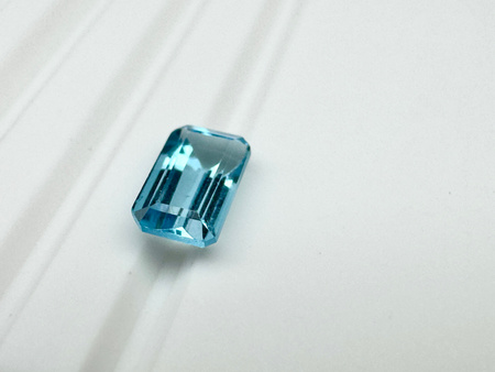 Topaz niebieski oktagon fasetowany 5x3 mm