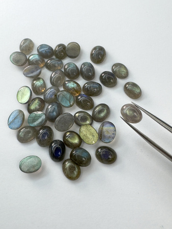 Labradoryt naturalny kaboszon owal 9x7 mm