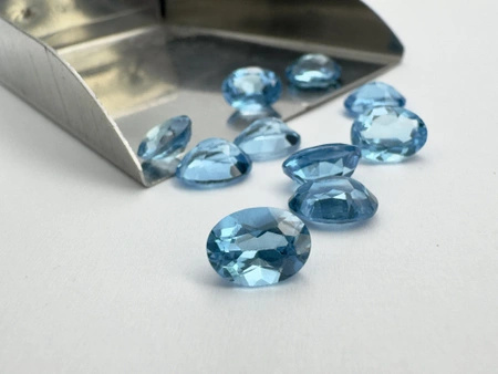 Niebieski topaz owal fasetowany 8x6 mm