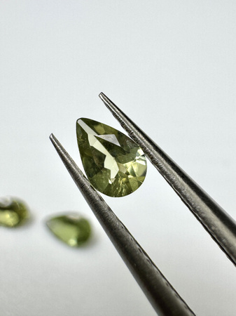 Turmalin fasetowany zielony gruszka 5 x 3 mm