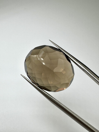 Kwarc dymny naturalny fasetowany owal 19 x 16 mm