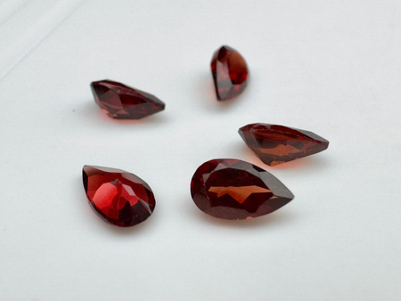 Granat rodolit gruszka fasetowany 5x3 mm