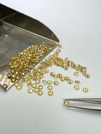 Cytryn naturalny fasetowany okrągły fi 2,5 mm