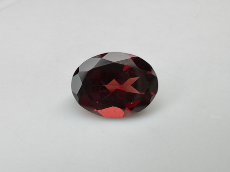 Granat rodolit owal fasetowany 8x6 mm