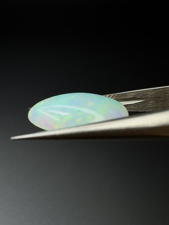 Opal naturalny kaboszon gruszka 13,91 x 10,83 mm