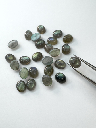 Labradoryt naturalny kaboszon owal 10x8 mm