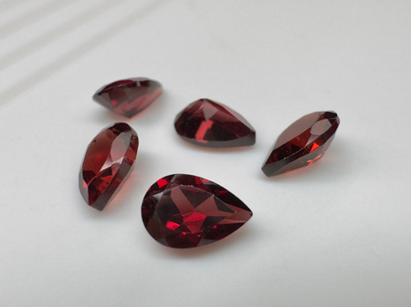 Granat rodolit gruszka fasetowany 6x4 mm