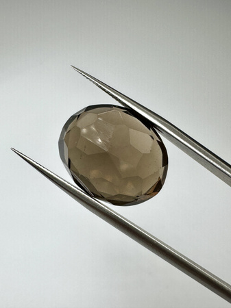 Kwarc dymny naturalny fasetowany owal 18 x 15 mm