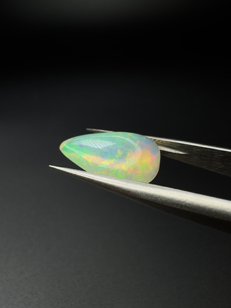 Opal naturalny kaboszon gruszka 16,55 x 10,70 mm