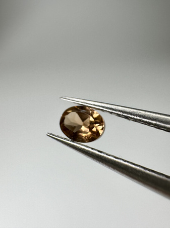 Turmalin fasetowany miedziany owal 4x3 mm