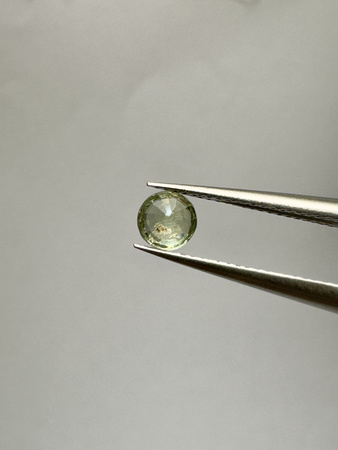 Szafir zielony naturalny fasetowany okrągły fi 4 mm