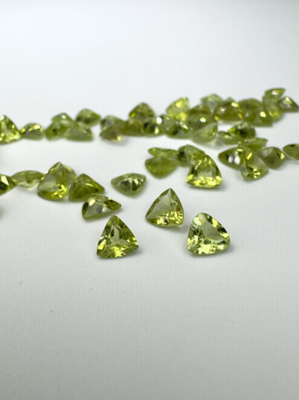 Perydot oliwin trylion fasetowany 5x5 mm