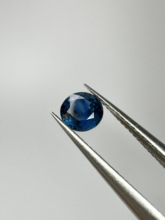 Szafir niebieski okrągły fasetowany fi 5 mm