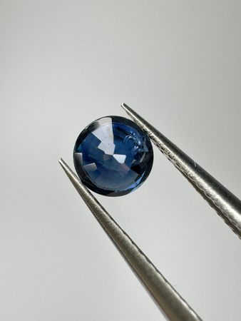 Szafir niebieski okrągły fasetowany fi 5 mm