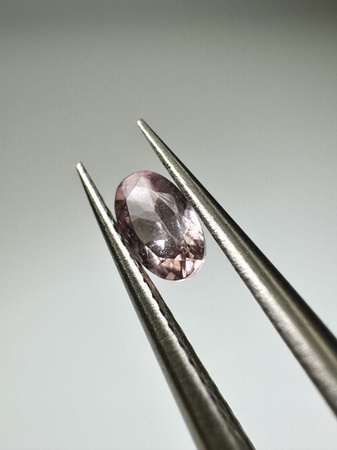 Turmalin fasetowany jasny różowy owal 5 x 3 mm