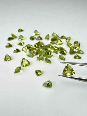 Perydot oliwin trylion fasetowany 5x5 mm