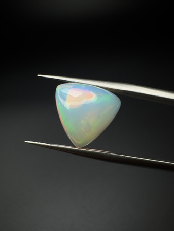 Opal naturalny kaboszon trylion 11,90 mm