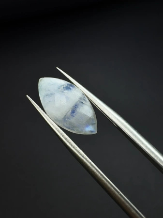 Moonstone rainbow kamień księżycowy fasetowany kaboszon markiza 16,4x8,3 mm