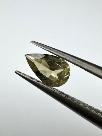 Turmalin fasetowany zielony oliwkowy gruszka 5 x 3 mm