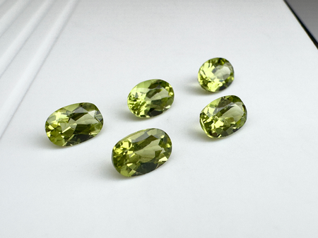 Perydot oliwin owal fasetowany 6x4 mm