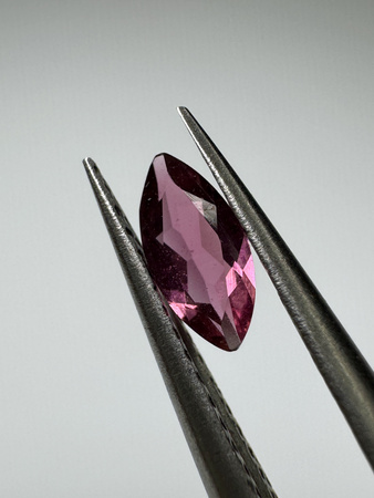 Turmalin fasetowany różowy markiza 6 x 3 mm