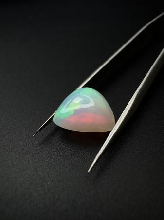 Opal naturalny kaboszon trylion 11,90 mm