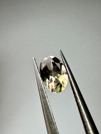 Turmalin fasetowany różowo zielony owal 6x4 mm