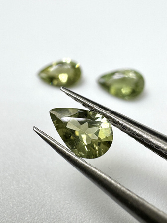 Turmalin fasetowany zielony gruszka 5 x 3 mm