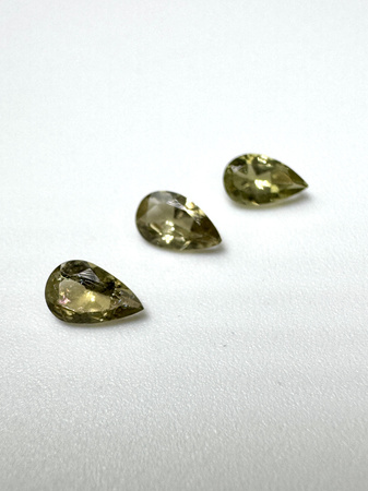 Turmalin fasetowany zielony oliwkowy gruszka 5 x 3 mm