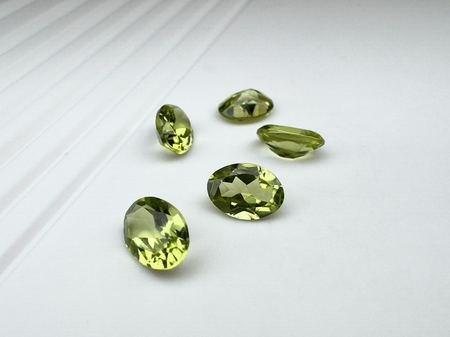 Perydot oliwin owal fasetowany 7x5 mm