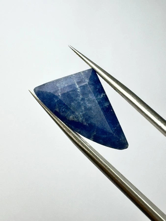 Szafir niebieski nieregularny fasetowany 18x13 mm