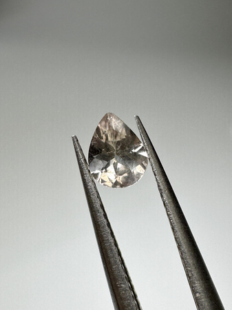 Turmalin fasetowany biały gruszka 5 x 4 mm