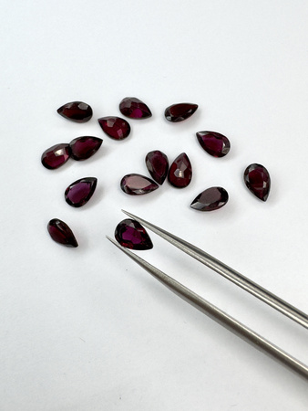 Granat rodolit  naturalny fasetowany gruszka 8x5 mm