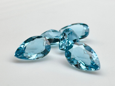 Topaz niebieski gruszka fasetowany 6x4 mm