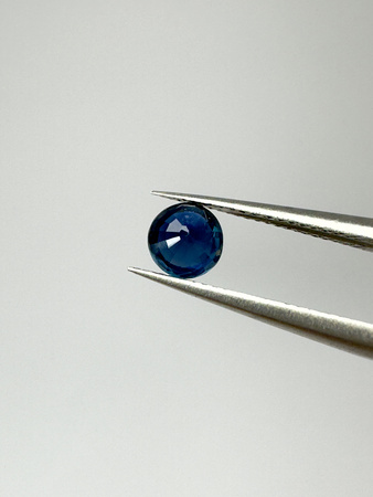 Szafir niebieski okrągły fasetowany fi 5 mm