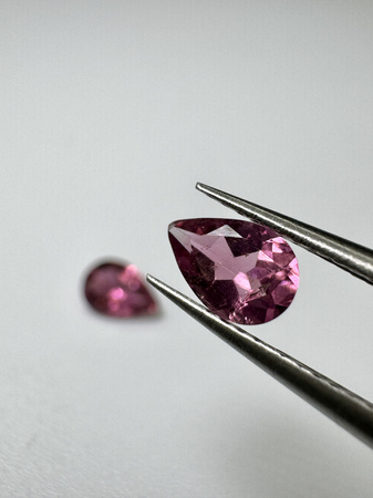 Turmalin fasetowany różowy gruszka 6x4 mm