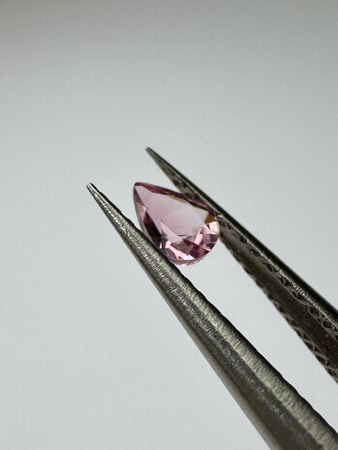 Turmalin fasetowany różowy gruszka 4x3 mm